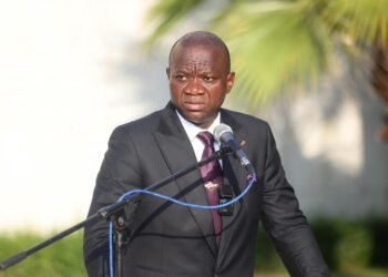 Descente des couleurs à la Présidence : Oligui Nguema rend hommage aux forces civiles et militaires avant le scrutin du 12 avril