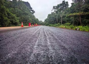Bitumage de la route Ovan–Makokou : un chantier qui prend de plus en plus forme sous l’impulsion du président Oligui Nguema