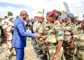 Bikélé Mvett : le Chef de l’État remet des logements aux Forces de Défense et de Sécurité