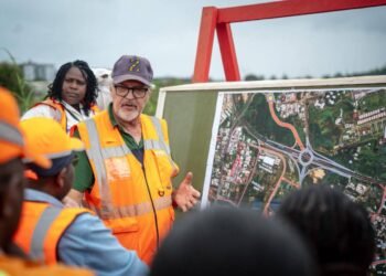 Camp de Gaulle : le ministre Edgard Moukoumbi salue l’avancement des travaux du futur fly-over