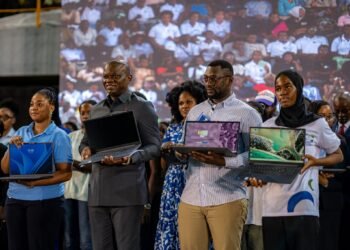 ENSEIGNEMENT SUPÉRIEUR : Brice Clotaire Oligui Nguema lance le programme « 1 étudiant 1 ordinateur »