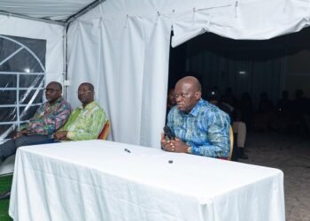 Mayumba : Brice Clotaire Oligui Nguema à l’écoute des préoccupations des populations