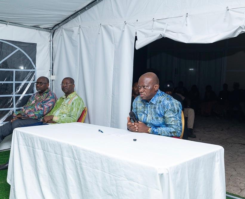 Mayumba : Brice Clotaire Oligui Nguema à l’écoute des préoccupations des populations