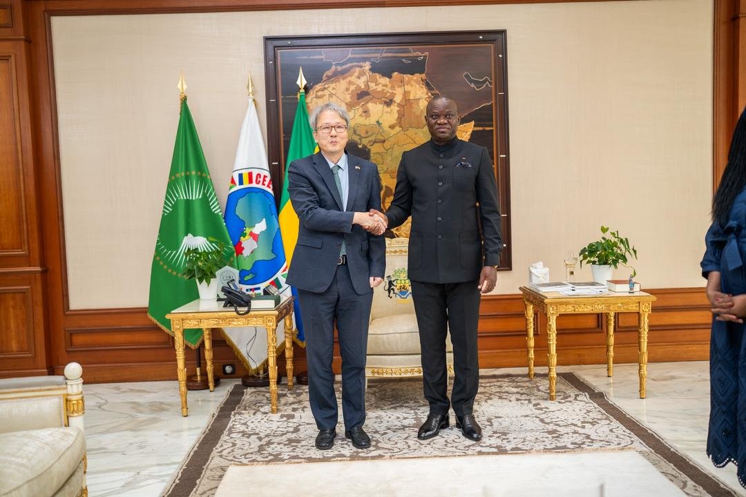 Le Chef de l’État reçoit l’Ambassadeur de Corée en fin de mission