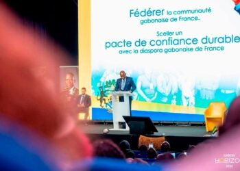 Dans une salle pleine à craquer à Paris, Oligui Nguema mobilise la diaspora pour bâtir le Gabon de la Ve République